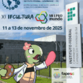 Cartaz de divulgação. XVIII MICTI, VII EPROMUNDO e XI IFCULTURA. Em primeiro plano, a mascote do evento: uma tartaruga em desenho estilo cartoon. Ao fundo, a fachada do IFC Campus São Francisco do Sul.