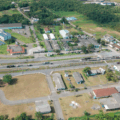 Vista aérea do campus Araquari. A imagem mostra o campus cortado pela Rodovia BR 280.