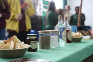 Stand do grupo “Cana-de-açúcar: fonte de alimento, energia e sustentabilidade”